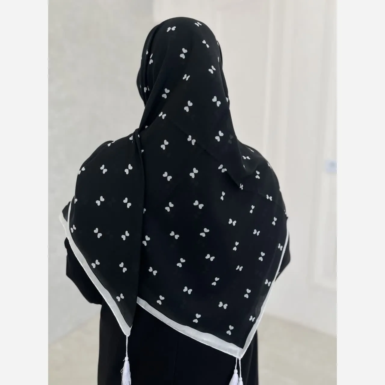 روسری سوپر نخ قواره 140 طرح رزیتا برند میس رز