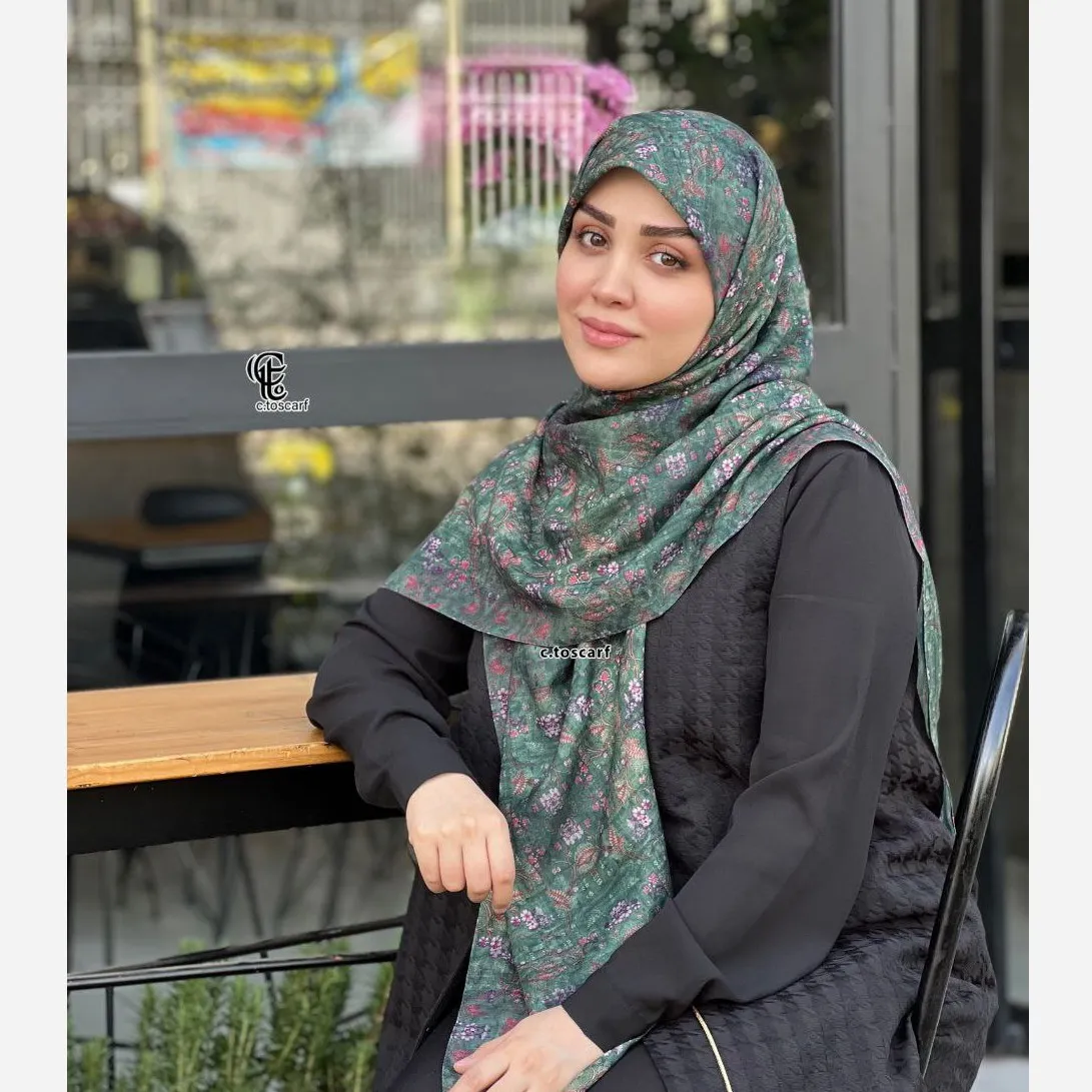 روسری نخ طرح گلشن قواره 140 زمینه سبز آبرنگی گل ریز