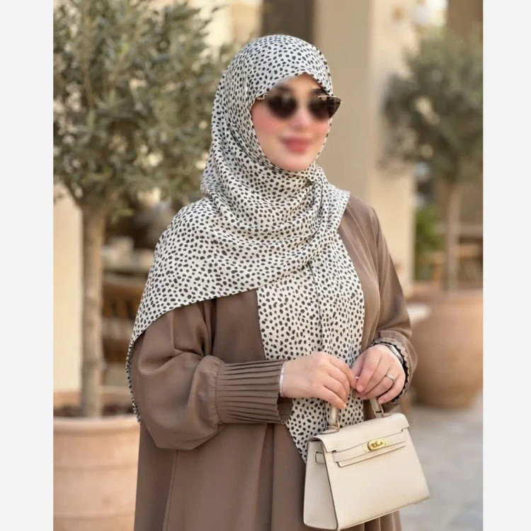 روسری مجلسی طرح سپید قواره 140 نخ کاستوم دور چرخ دوز بدون لیز خوردگی