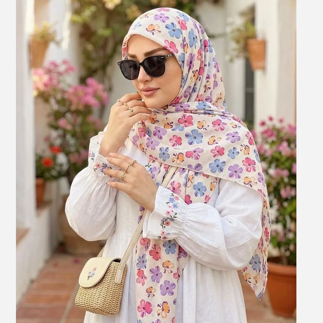 روسری نخ کاستوم طرح گل کاغذی قواره بزرگ 140x140 دور چرخ دوز کرم شیری